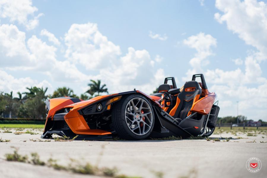  Polaris Slingshot on Vossen Wheels (CG-209T) 2017 года  (фото 7 из 14)